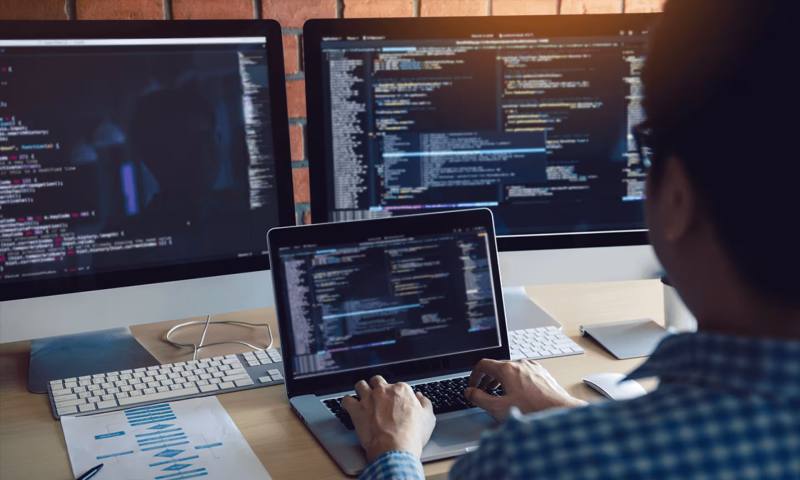 数据科学选型：R与Python如何赋能米易县网站建设？